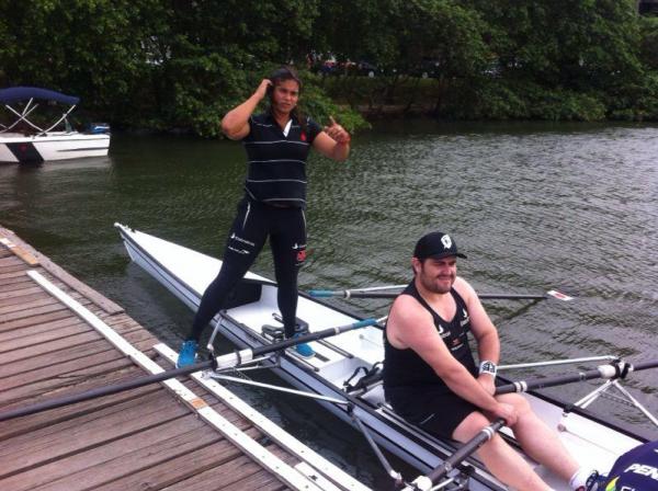 A prof de remo do Vasco Natasha Rosa com Csar Menotti