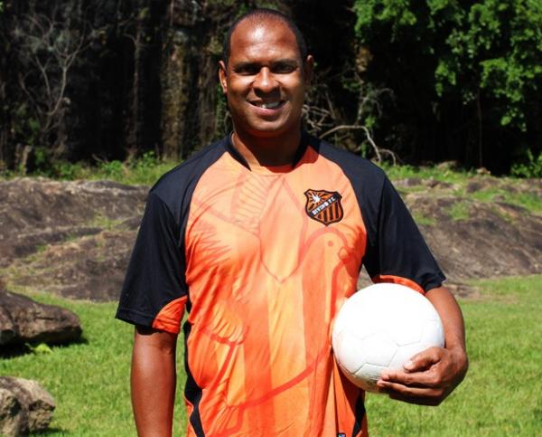 Donizete topa brincadeira do site do Vdeo Show ao refazer cena de Avenida Brasil