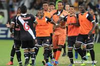 Jogadores comemoram gol de Thalles