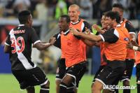 Jogadores comemoram gol de Thalles