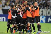Jogadores comemoram gol de Thalles