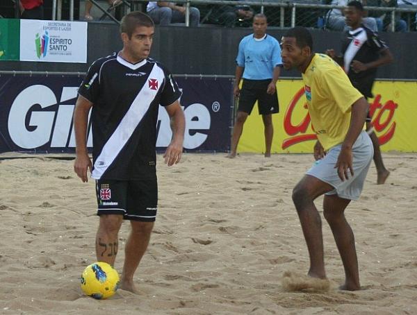 Vasco x Vilavelhense: Betinho (Vasco) marcado por Leandrao