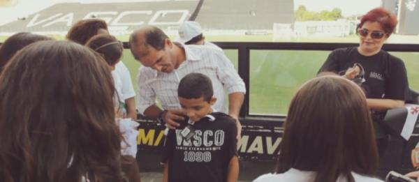As crianas foram ao estdio do Vasco junto do ex-jogador, Giovani Silva, que teve cncer e conseguiu se curar