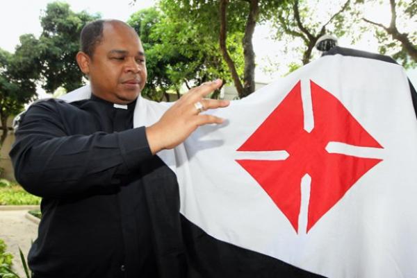 Padre reza para ver o Vasco na Srie A