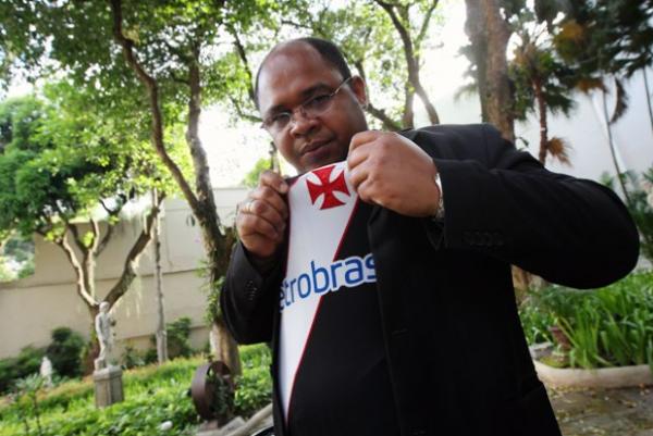 Padre  torcedor fantico do Vasco