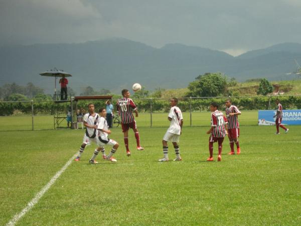 Equipe Sub-13 do Vasco na semifinal do Metropolitano contra o Fluminense
