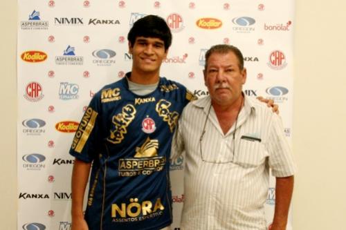 Matheus ndio foi apresentado pelo diretor Marcos Moreira