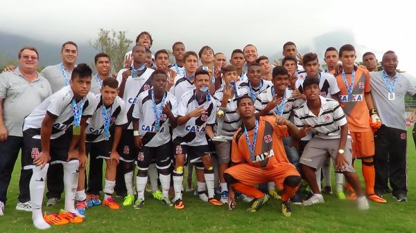 Jogadores festejam o ttulo dentro da Gvea
