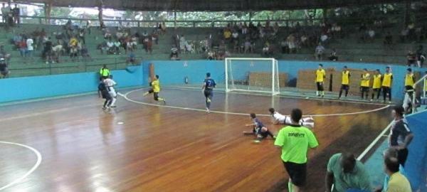 Sub-17: Everton chuta de perna esquerda para ampliar o placar para o Vasco: 2 a 0