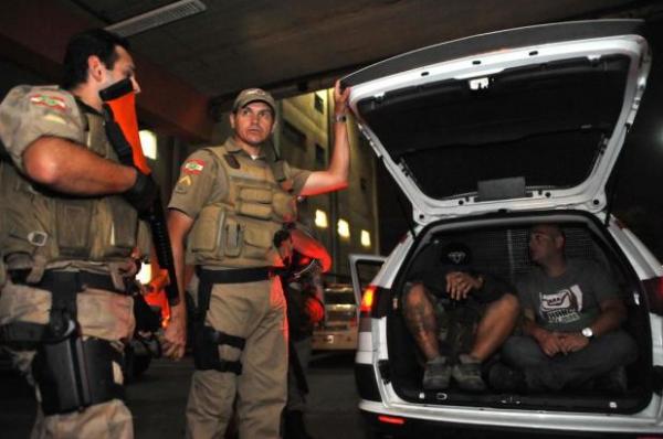 Torcedores foram presos na noite deste domingo