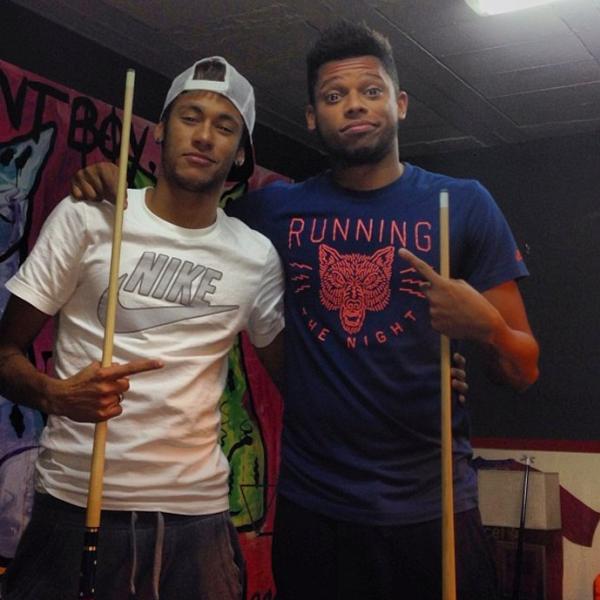Neymar e Andr jogando sinuca em Barcelona
