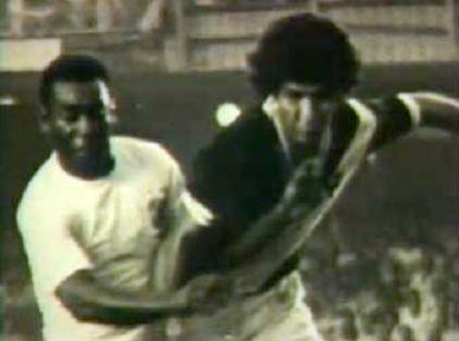 Em sua poca de jogador, Joel Santana teve adversrios como Pel pela frente