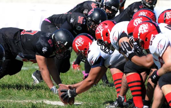 Vasco e Flamengo se enfrentaram pela 1 vez na histria no Futebol Americano no Torneio Touchdown 2013