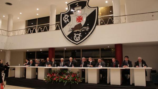 Em agosto, durante a solenidade de aniversrio de 115 anos do Vasco, Dinamite anunciou acordo em relao s dvidas com a Fazenda Nacional