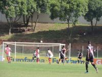 Momento do chute de Guilherme Costa