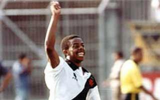 Dener comemorando um gol em S�o Janu�rio