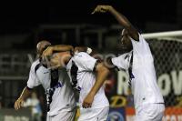 Jogadores comemoram gol de Marlon