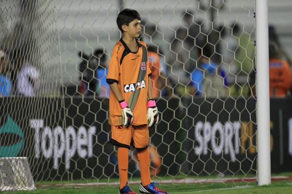 Goleiro Hugo, do pr-mirim do Vasco
