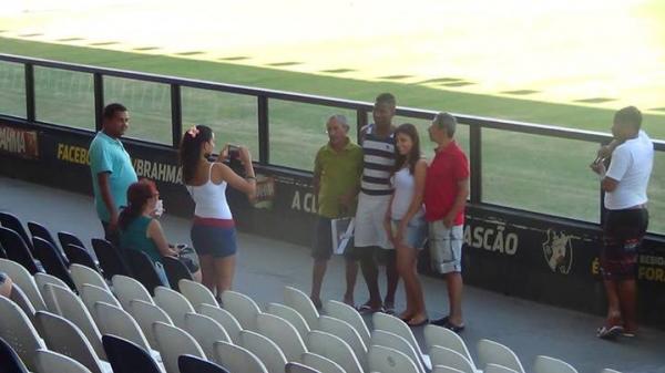 Thalles  assediado em So Janurio