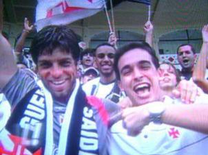 Pedro ao lado de Juninho em So Janurio