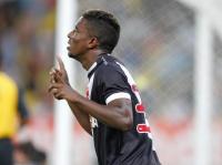 Thalles comemorando gol