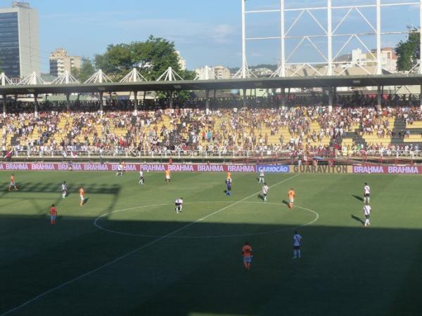 Torcida do Vasco no Raulino compareceu em nmero apenas razovel no domingo por causa do calor, da transmisso na TV e principalmente pelo fato de no ser novidade receber o time