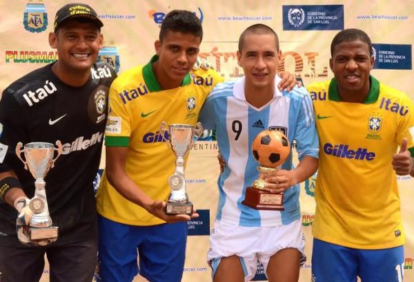 Festa: Mo, melhor goleiro, Leguizamn, melhor jogador, e os artilheiros Mauricinho e Bokinha
