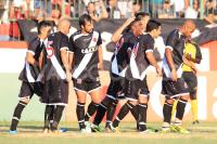 Jogadores comemoram gol de Thalles