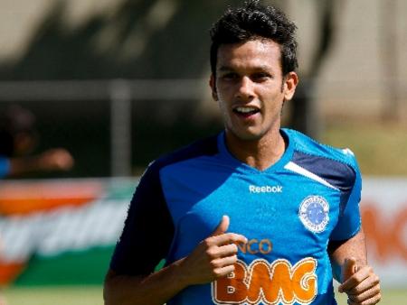 Henrique, volante do Cruzeiro