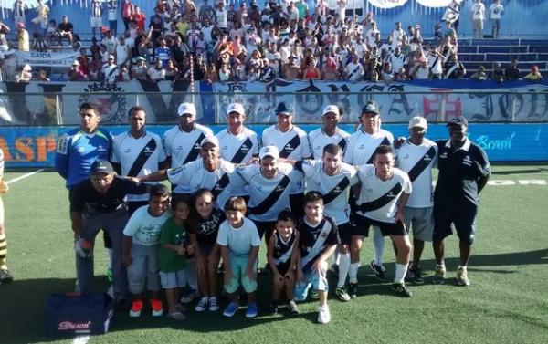 Time posa antes da deciso