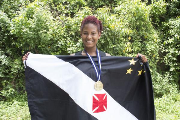 Louise foi campe no lanamento de dardo.