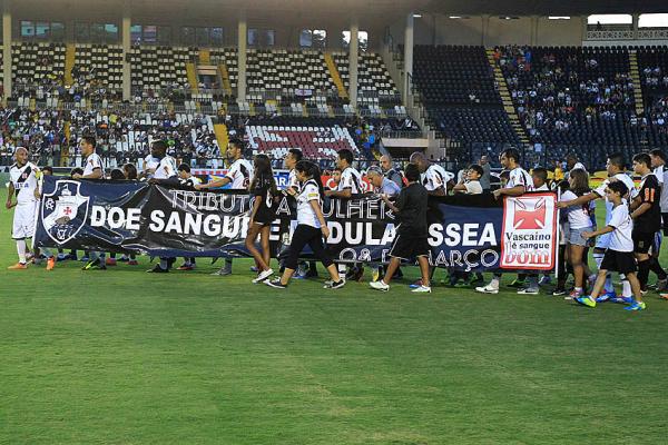 O Vasco entrou em campo no ltimo domingo com a faixa da campanha