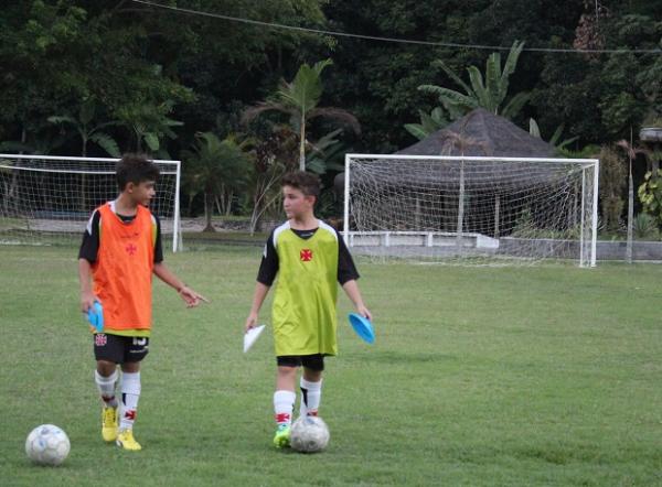 O maestro Matheus (com colete) e o co de guarda Joo Palmer Boyd.