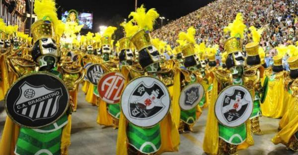 Ala homenageando clubes que Zico enfrentou, entre eles o Vasco