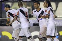 Jogadores comemoram gol de Marlon
