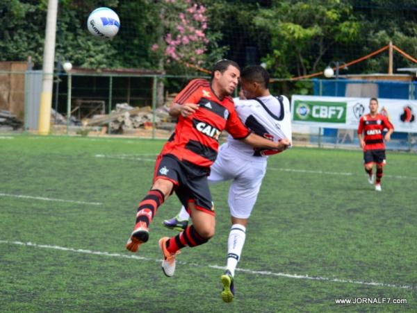 Flamengo e Vasco fizeram um jogo disputado at o ltimo instante