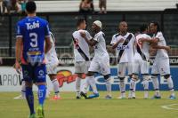 Jogadores comemoram gol de Everton Costa