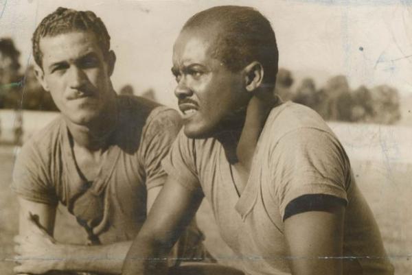 Lenidas da Silva (D) ao lado do atacante Ademir Menezes(E)