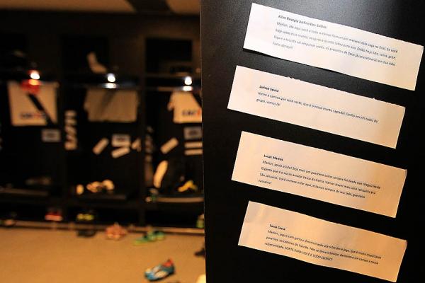 Algumas mensagens de apoio para o lateral Marlon