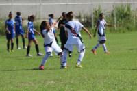 Letcia comemora ao lado de Thayla ao estilo Usain Bolt