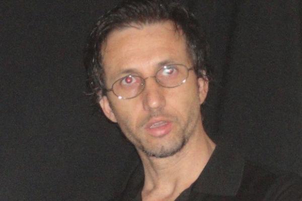 Larcio Alves vem esculpindo esttua de Barbosa