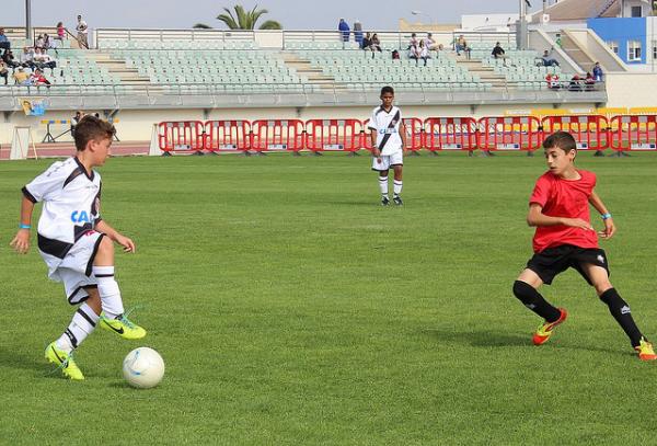Volante Joo Boyd demonstra tranquilidade no comando do meio-campo vascano.