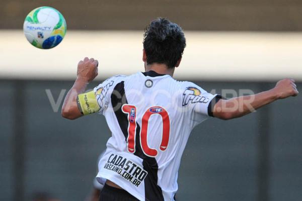 Douglas, capito do Vasco: camisa com referncia ao Cadastro Vascano