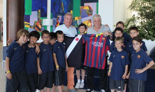 Meninos do sub-12 catalo participam do momento.