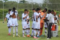 Cssio Barros orienta jogadores durante a parada tcnica
