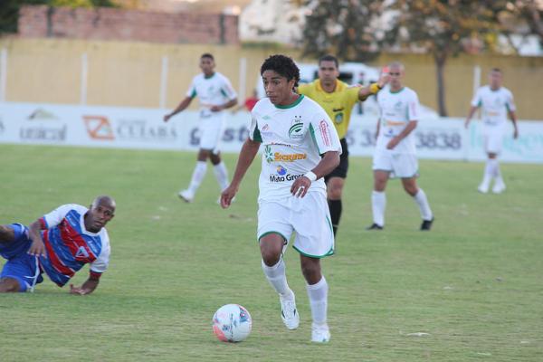 Atacante Misael  titular do Luverdense