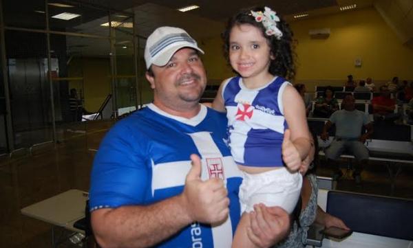 Torcedor do Vasco comemora poder ver time jogando em Campina Grande