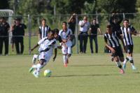 Robinho e Linnick (ao fundo)