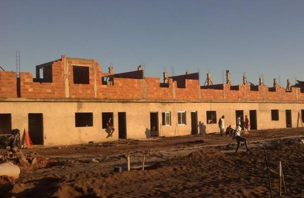 Cabines de imprensa j comearam a ser erguidas