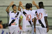 Jogadores comemoram gol de Marlon